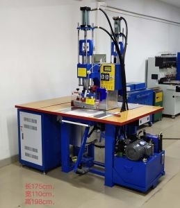 티셔츠 옷 엠브로싱 머신 5kw PVC 반 자동